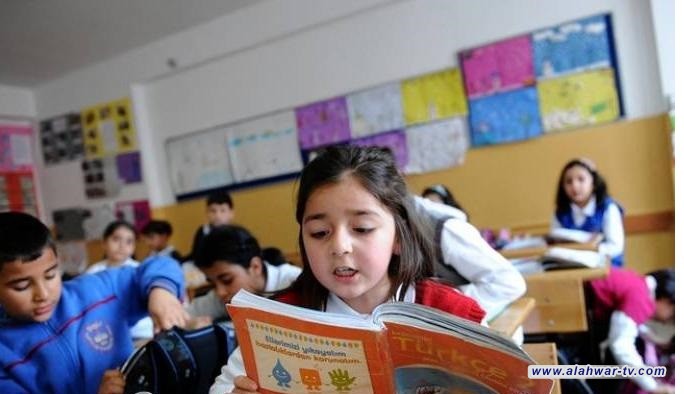 التربية: لا عودة لتكييف المنهاج الدراسي وسيدرس كاملاً هذا العام